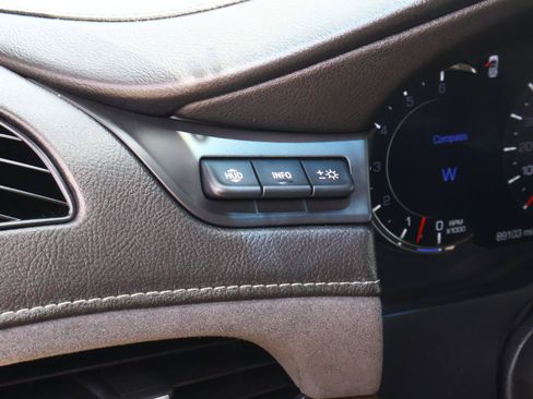 Used 2019 Cadillac Escalade Premium Luxury AWD/4WD image 31