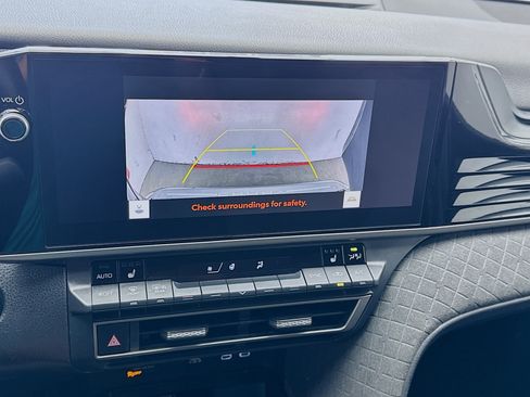 Used 2025 Toyota Camry XLE FWD image 10