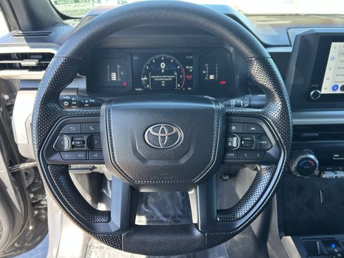 Certified 2025 Toyota Tacoma SR5 AWD/4WD image 26