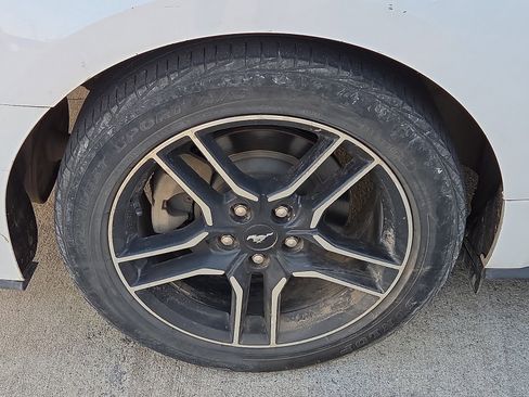 Used 2020 Ford Mustang Premium image 5