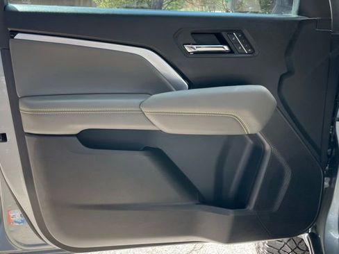 Used 2024 Chevrolet Colorado ZR2 w/ ZR2 Convenience Package III image 15