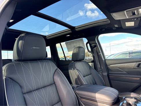 New 2026 Buick Enclave Avenir w/ Super Cruise Package FWD image 5