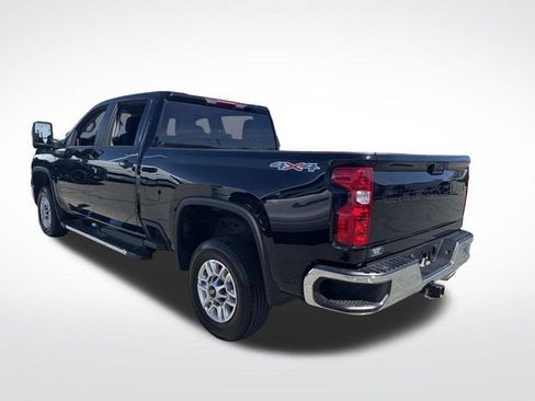 Used 2025 Chevrolet Silverado 2500 LT w/ Convenience Package AWD/4WD image 3