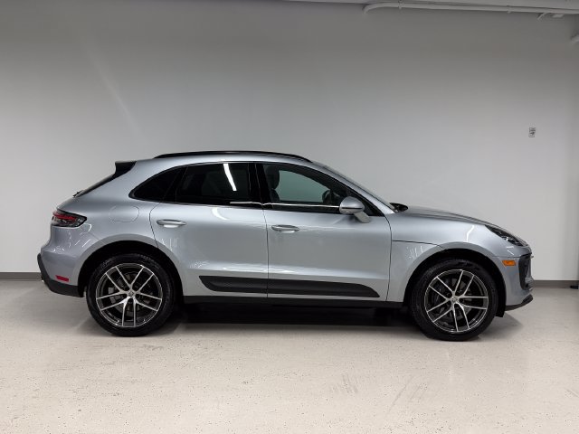 Certified 2026 Porsche Macan AWD/4WD image 2
