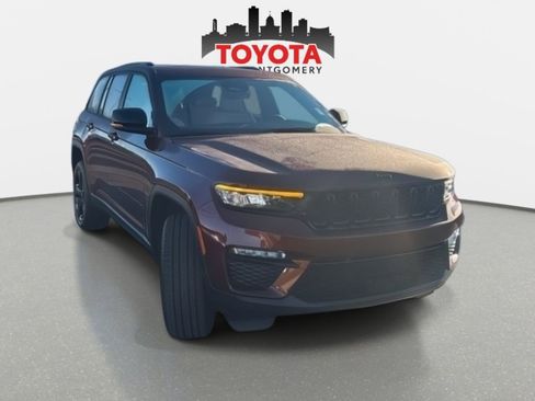 Used 2025 Jeep Grand Cherokee Limited w/ Black Appearance Package image 7