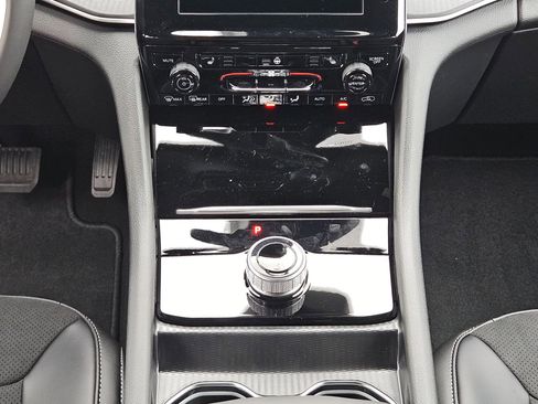 New 2025 Jeep Grand Cherokee Altitude image 17