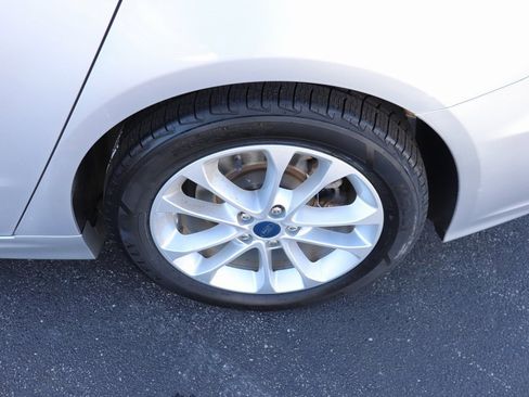 Used 2019 Ford Fusion SE image 5