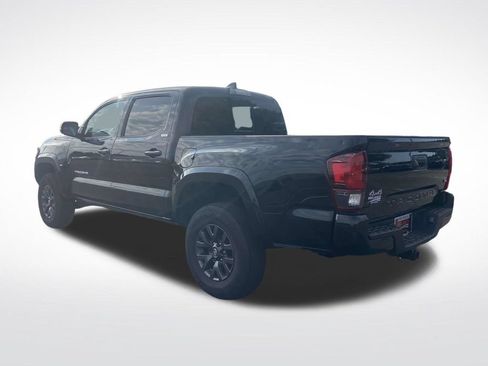 Used 2023 Toyota Tacoma SR5 w/ Technology Package AWD/4WD image 4