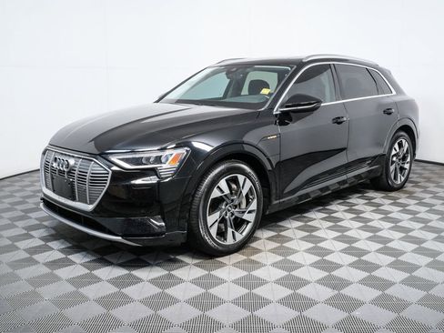 Used 2023 Audi e-tron Premium image 22