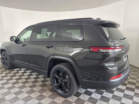 Used 2023 Jeep Grand Cherokee L Limited w/ Black Appearance Package AWD/4WD image 10