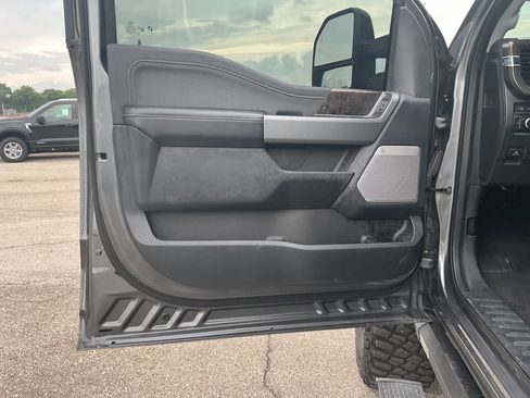 Used 2024 Ford F250 Lariat w/ Lariat Ultimate Package AWD/4WD image 17