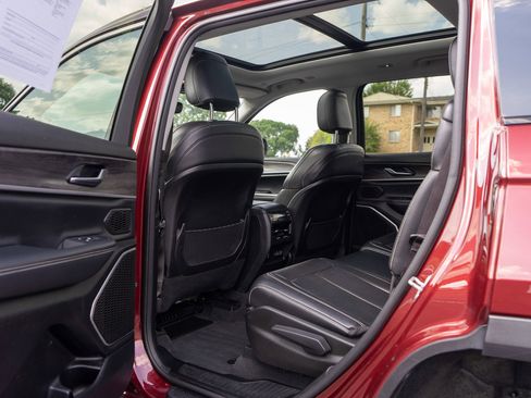 Used 2022 Jeep Grand Cherokee L Limited AWD/4WD image 30