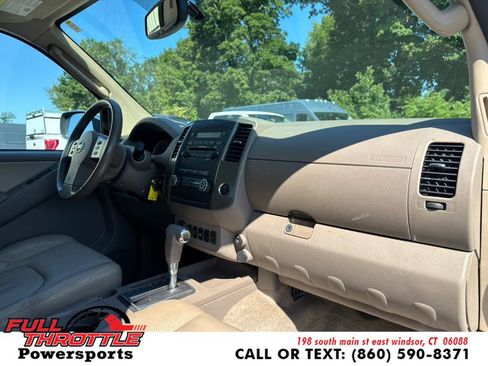 Used 2011 Nissan Frontier SL w/ Moonroof Pkg image 14
