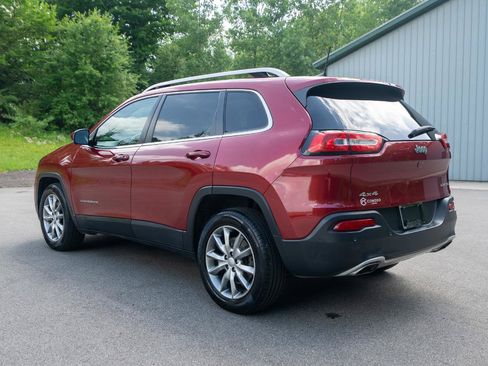 Used 2017 Jeep Cherokee Limited w/ Luxury Group AWD/4WD image 5