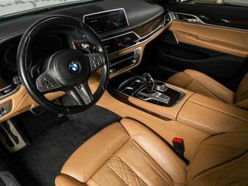 Used 2020 BMW 740i w/ Luxury Rear Seating Package RWD image 2