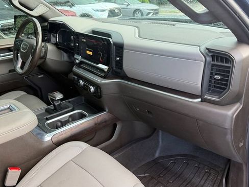 Used 2022 GMC Sierra 1500 SLT w/ SLT Premium Plus Package RWD image 17