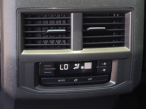 Used 2023 Volkswagen Atlas SE AWD/4WD image 17