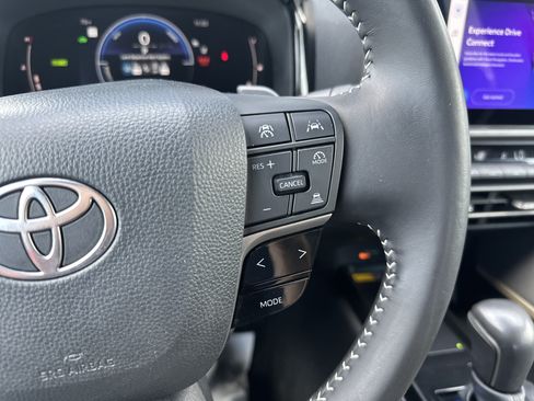 Used 2025 Toyota Camry SE FWD image 22