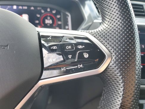 Certified 2022 Volkswagen Tiguan SEL R-Line image 31