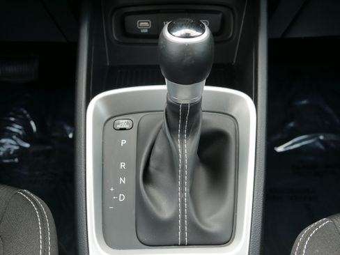 Used 2025 Hyundai Venue SEL FWD image 23