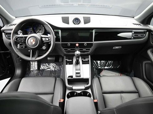 New 2026 Porsche Macan AWD/4WD image 6