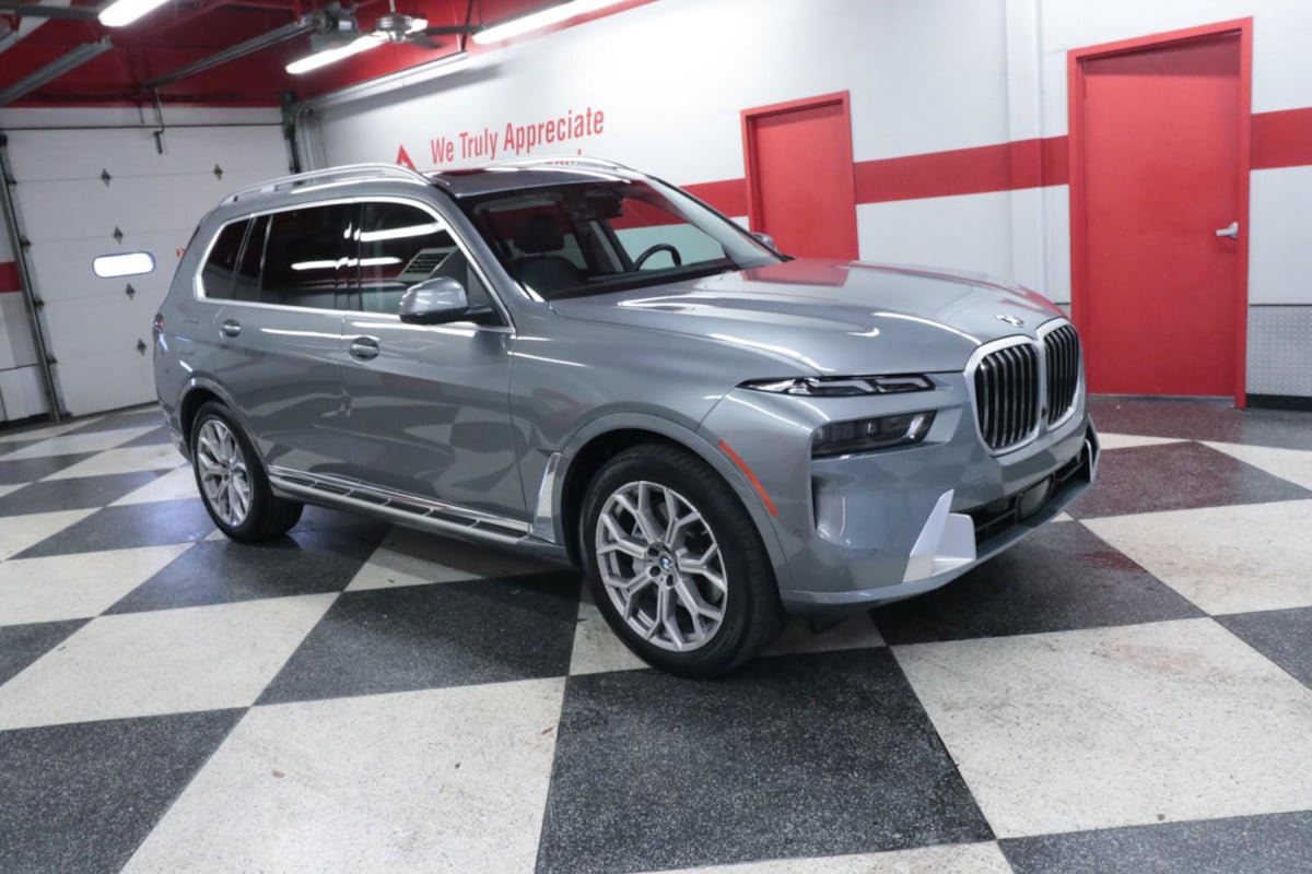 Used 2026 BMW X7 xDrive40i AWD/4WD image 3