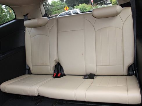 Used 2010 Chevrolet Traverse LTZ AWD/4WD image 17