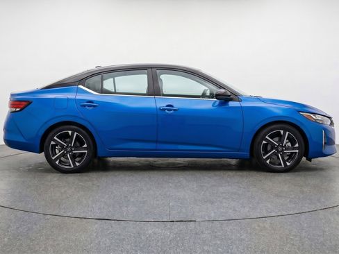 Used 2025 Nissan Sentra SV FWD image 11