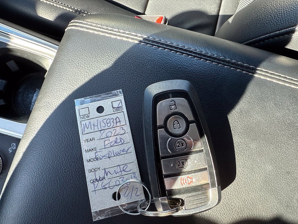 Used 2023 Ford Explorer Limited w/ Limited Technology Package AWD/4WD image 15