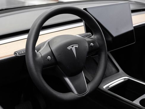 Used 2022 Tesla Model Y Long Range AWD/4WD image 16