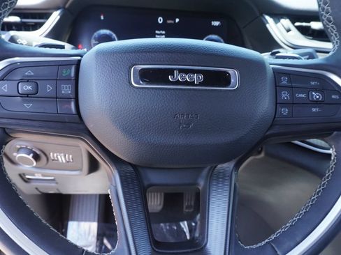 Used 2025 Jeep Grand Cherokee L Altitude RWD image 20