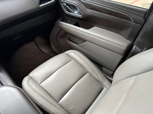 Used 2021 Chevrolet Tahoe LT w/ LT Signature Package RWD image 17