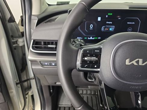 Used 2025 Kia Carnival SX w/ SX Dark Edition Package image 27