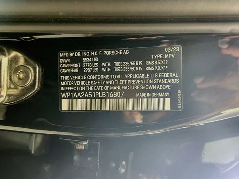 Certified 2023 Porsche Macan AWD/4WD image 34