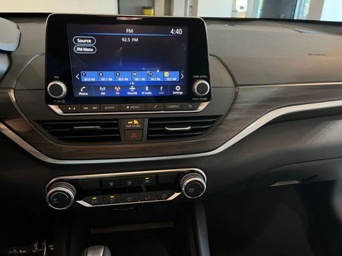 Used 2025 Nissan Altima 2.5 SV FWD image 17