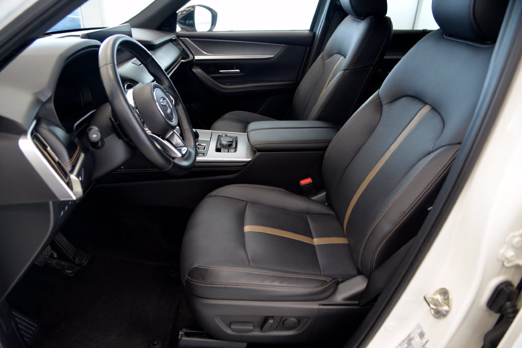 Certified 2025 MAZDA CX-70 Plug-In Hybrid w/ Premium Plus AWD/4WD image 15