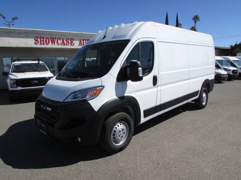 Used 2025 RAM ProMaster 2500 w/ Convenience Group image 4
