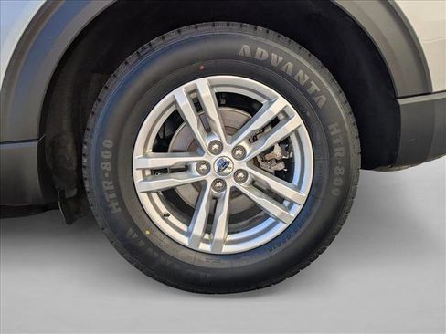 Used 2020 Ford Explorer XLT w/ Equipment Group 202A image 23