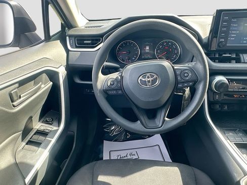 Used 2019 Toyota RAV4 LE FWD image 16