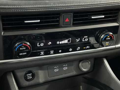 Used 2025 Nissan Rogue SV FWD image 22