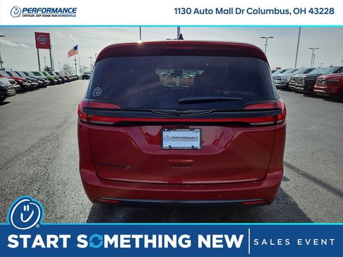 New 2026 Chrysler Pacifica Select image 6