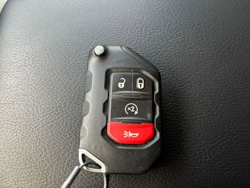 Used 2025 Jeep Wrangler Unlimited Sahara AWD/4WD image 25
