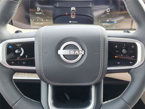 Used 2025 Nissan Armada Platinum Reserve AWD/4WD image 11