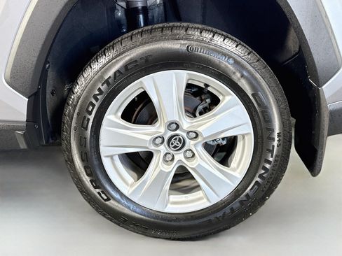 Used 2021 Toyota RAV4 XLE FWD image 37