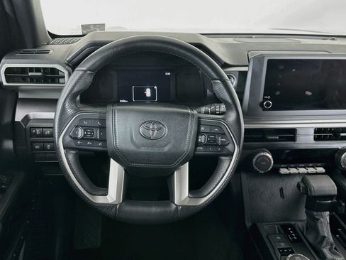 Used 2025 Toyota 4Runner SR5 AWD/4WD image 18