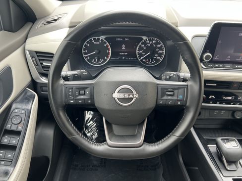 Used 2025 Nissan Rogue SV AWD/4WD image 24
