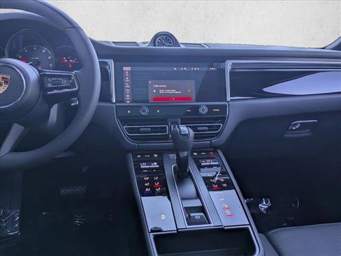 Certified 2025 Porsche Macan image 21