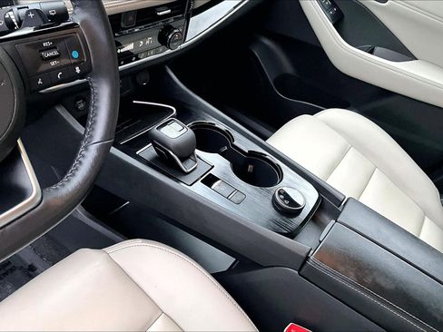 Used 2024 Nissan Rogue SL image 16