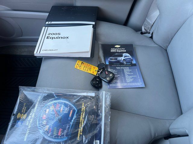 Used 2005 Chevrolet Equinox LT w/ Preferred Equipment Group FWD image 21