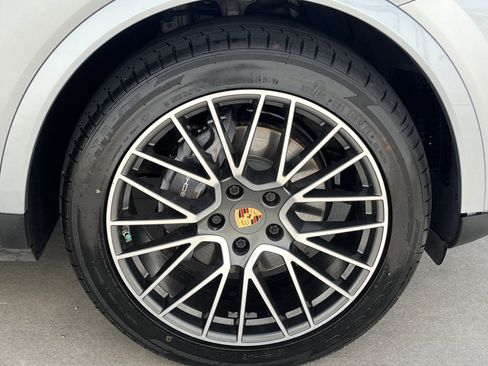Used 2020 Porsche Cayenne AWD/4WD image 12